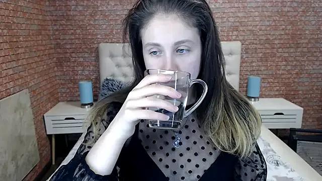 Holliy_Cooper from StripChat