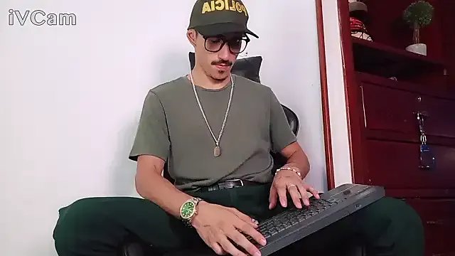 HomeAloneK from StripChat