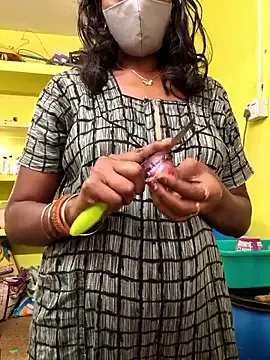 Honey_rosetamil from StripChat