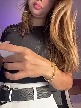 HoneyMollyX from StripChat