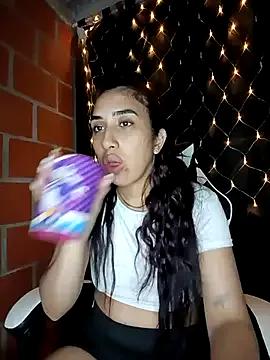 Ifeelverywet_andhot from StripChat