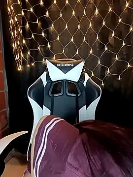 Ifeelverywet_andhot from StripChat