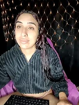 Ifeelverywet_andhot from StripChat