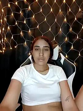 Ifeelverywet_andhot from StripChat