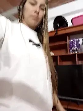 Iris_love18 on StripChat 