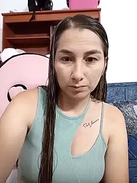 Iris_love18 on StripChat 