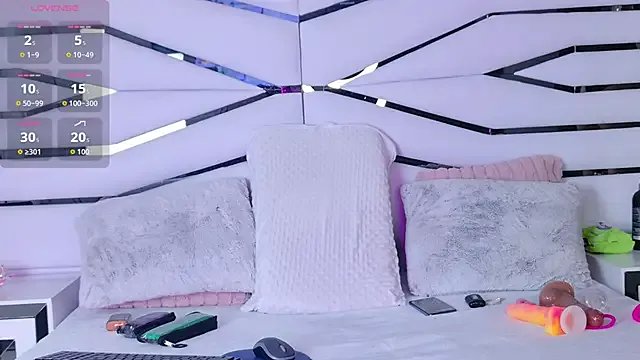 IrissBloom on StripChat 