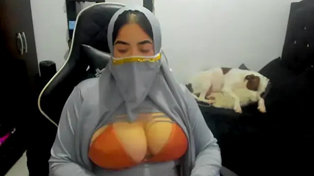 janna_isa from StripChat