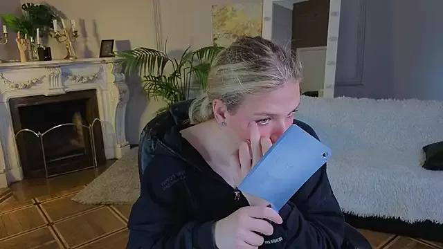 Naked Room Jes_Solar 