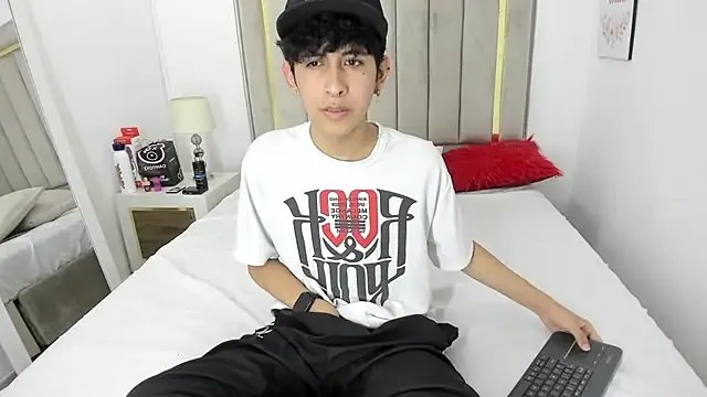 julian_xx from StripChat