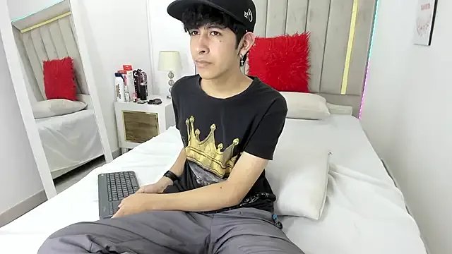 julian_xx from StripChat