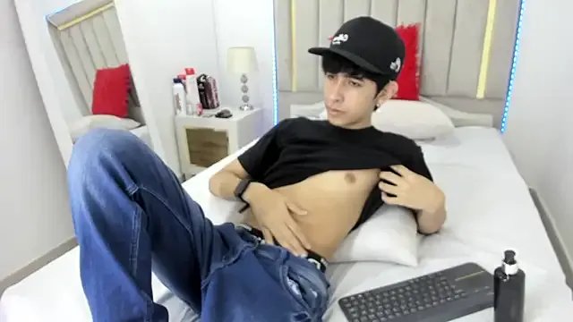 julian_xx from StripChat