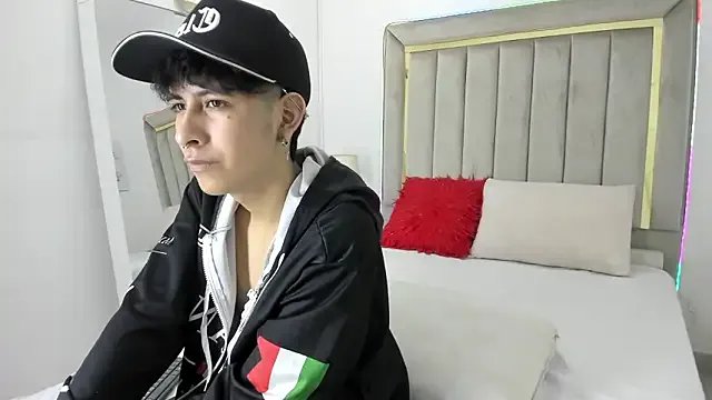 julian_xx from StripChat