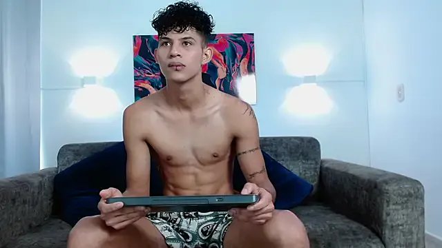 KamiSuarez from StripChat