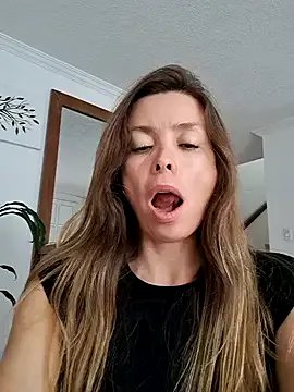 karina_warthon from StripChat