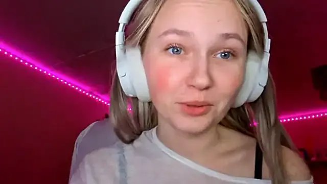 KarinRobertson from StripChat