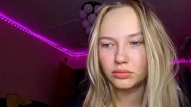 KarinRobertson from StripChat