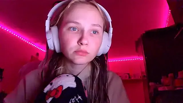 KarinRobertson from StripChat