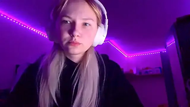 KarinRobertson from StripChat