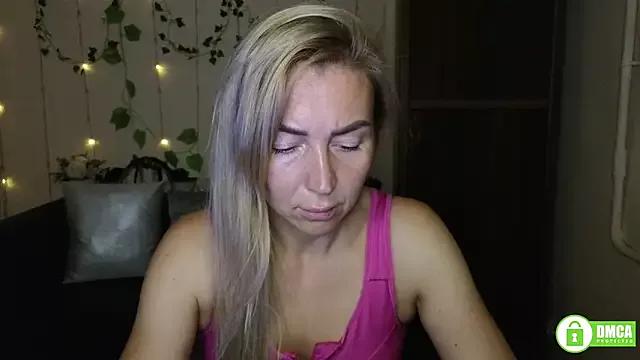 Naked Room Kiss_julli88I 