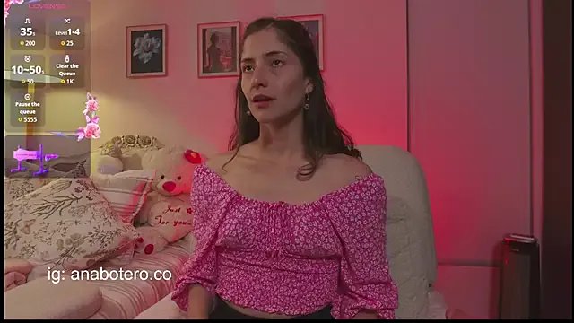 KittyAna from StripChat