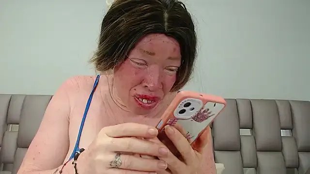 Kittywhiteass on StripChat 