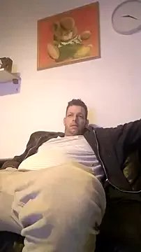 Knuffelstaaff123 from StripChat