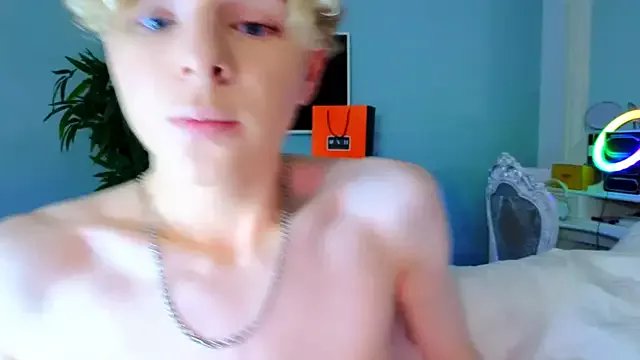 Kudi_Minnt from StripChat