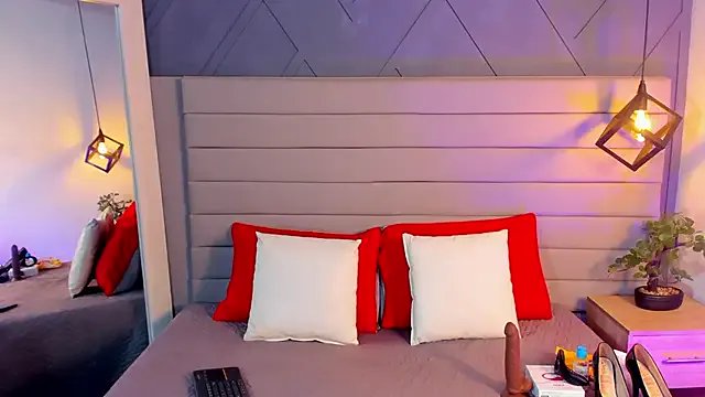 LadyLuminary from StripChat