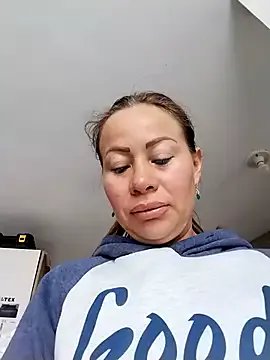 LaraCaliente from StripChat