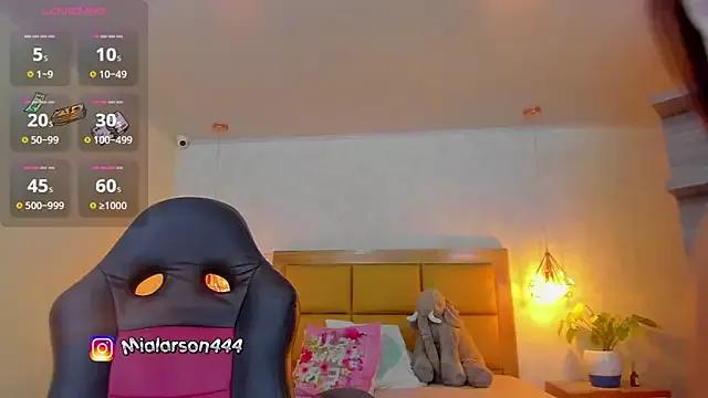 Naked Room LARSONMIA 