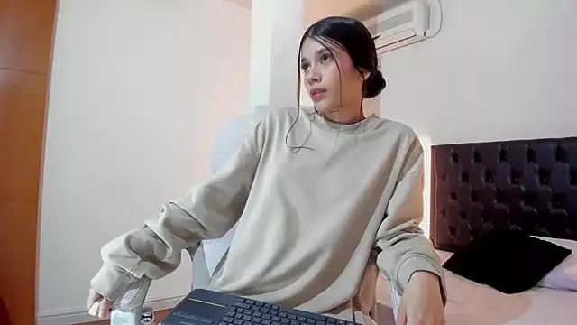 Laura_lopeez from StripChat is Freechat