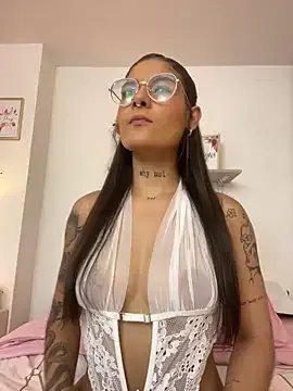 LauraRaider from StripChat