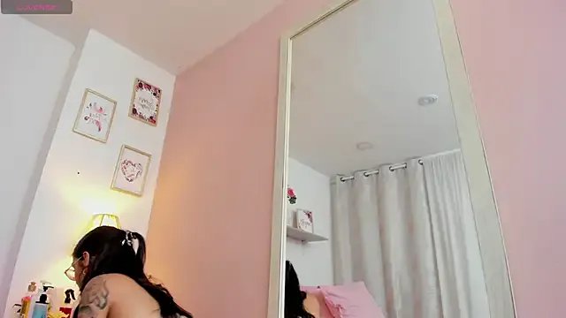 LauraRaider from StripChat