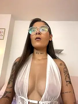 LauraRaider from StripChat