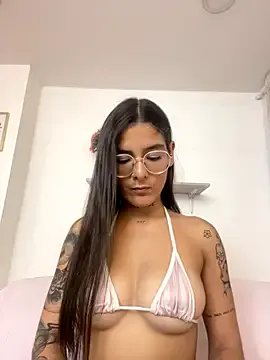 LauraRaider from StripChat