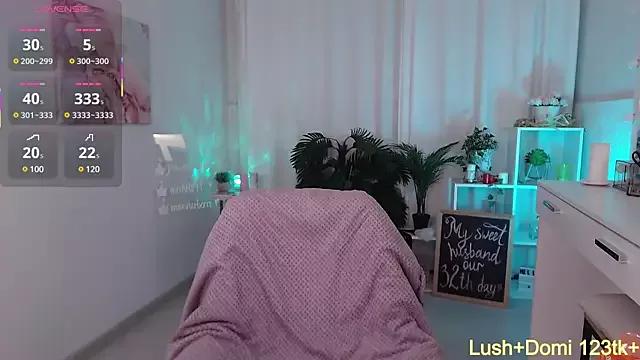 Naked Room LauraWifeness 