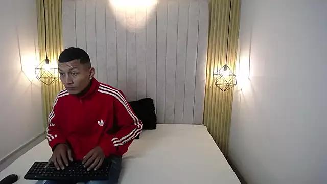 Laurayjuann from StripChat