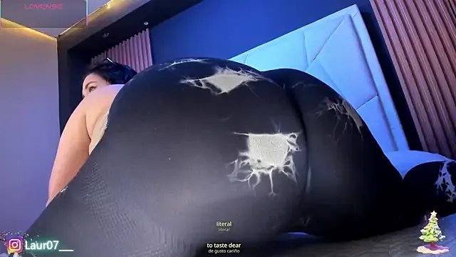 Lauroberts7 from StripChat