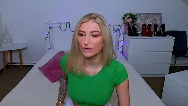 Lia_Benini from StripChat