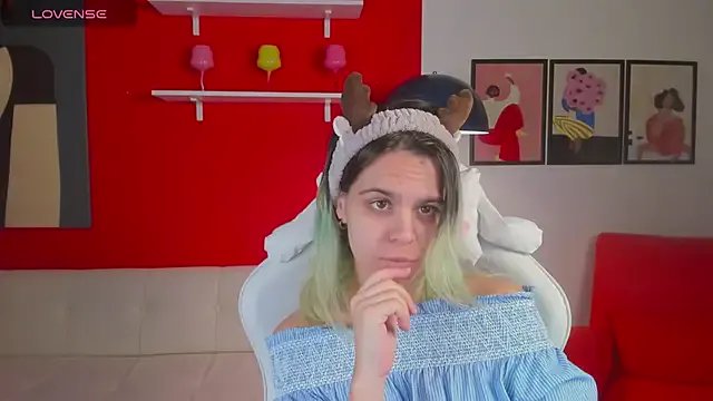 LiraBelle from StripChat