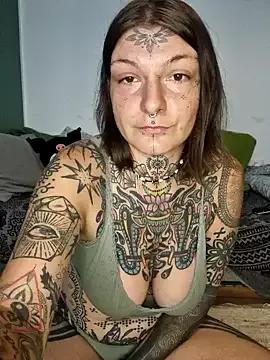 Naked Room lizzardqueeen 