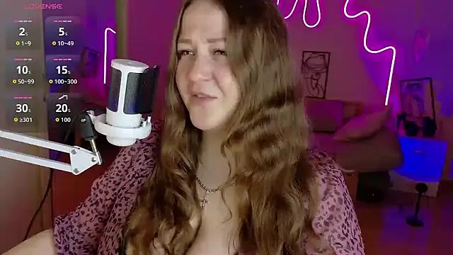 LizzyShine from StripChat