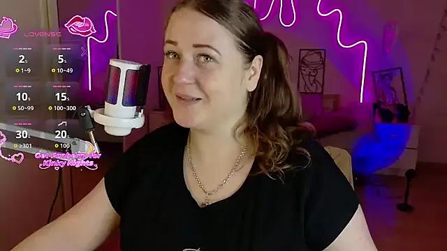 LizzyShine from StripChat