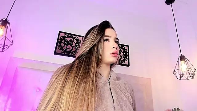 Lola_Blondie from StripChat