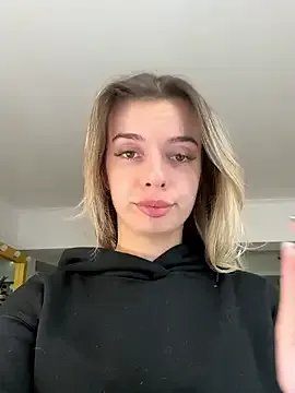 LollyShine from StripChat