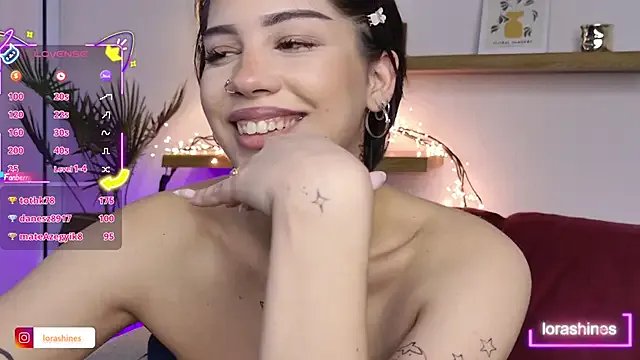 LoraShines from StripChat