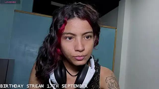 Lovelyamyy from StripChat is Freechat
