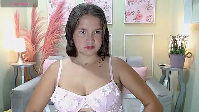 LuccyMilky from StripChat