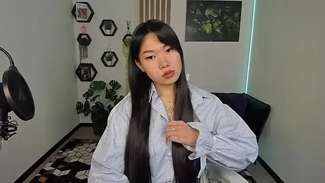 LunaPurrr from StripChat